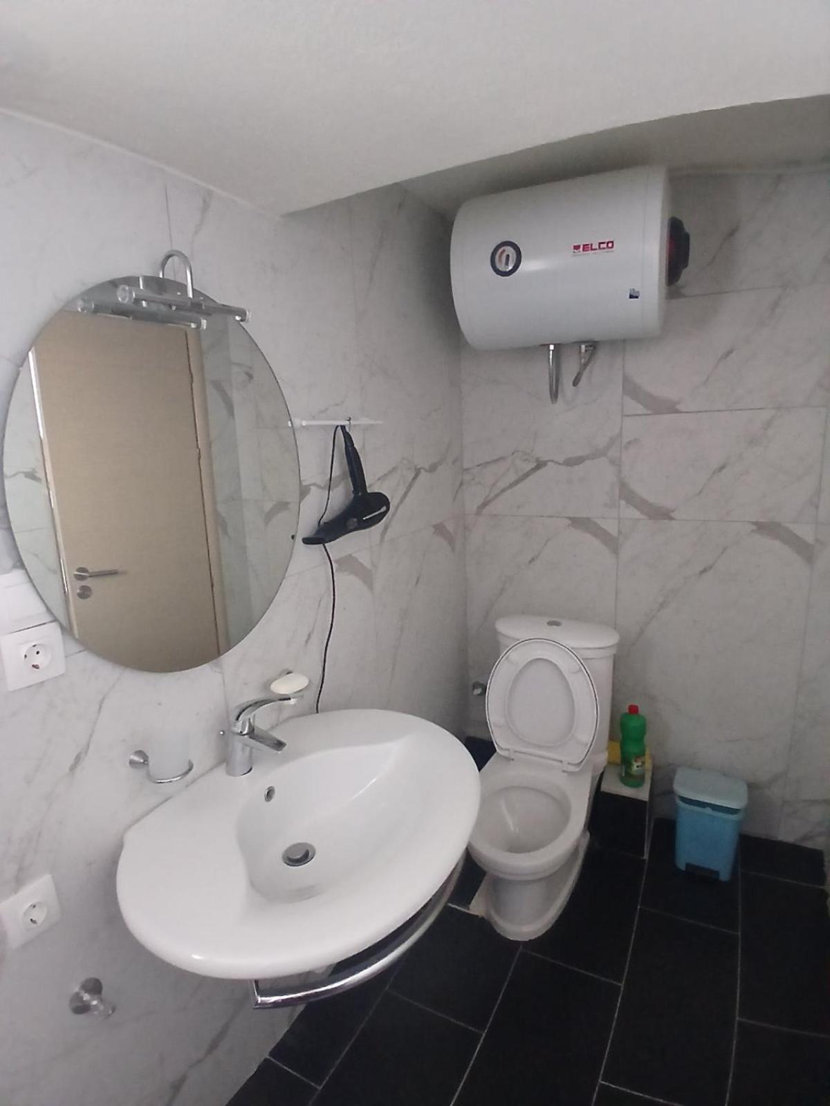 Blue Heaven Apartment ซารานเดอ ภายนอก รูปภาพ